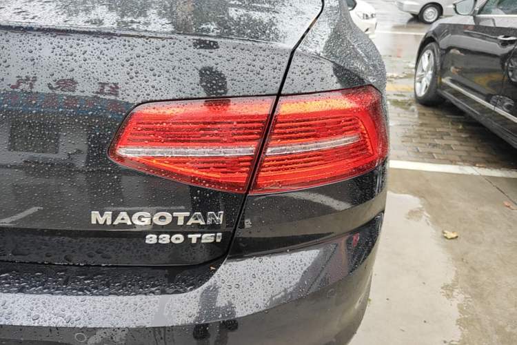 Used Volkswagen Magotan 2019 330TSI DSG Luxury Version China VI Standard Right Rear Taillight