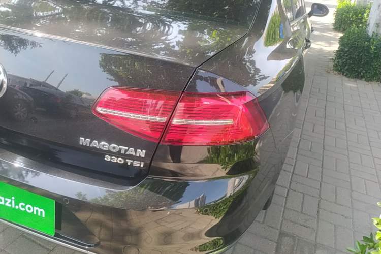Used Volkswagen Magotan 2019 330TSI DSG Leading Edition China V Standard Right Rear Taillight