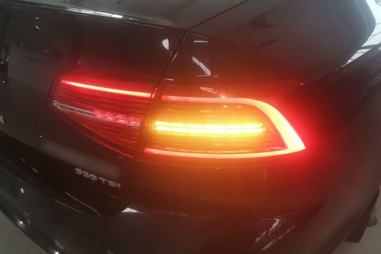 Used Volkswagen Magotan 2019 330TSI DSG Leading Model China VI Standard Right Rear Taillight
