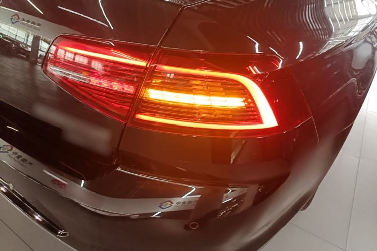 Used Volkswagen Magotan 2019 330TSI DSG Luxury Model China V Standard Right Rear Taillight