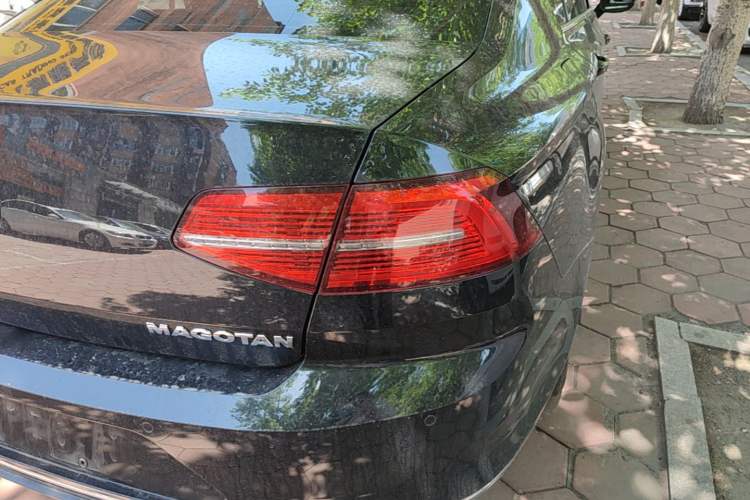 Used Volkswagen Magotan 2019 330TSI DSG Luxury Model China V Standard Right Rear Taillight