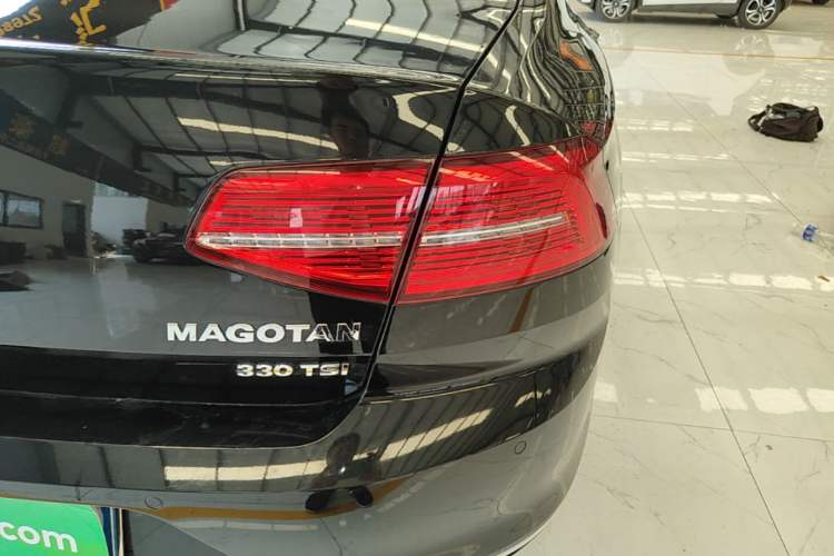 Used Volkswagen Magotan 2019 330TSI DSG Luxury Model China V Standard Right Rear Taillight