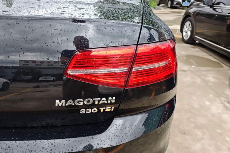 Used Volkswagen Magotan 2019 330TSI DSG Leading Model China VI Standard Right Rear Taillight