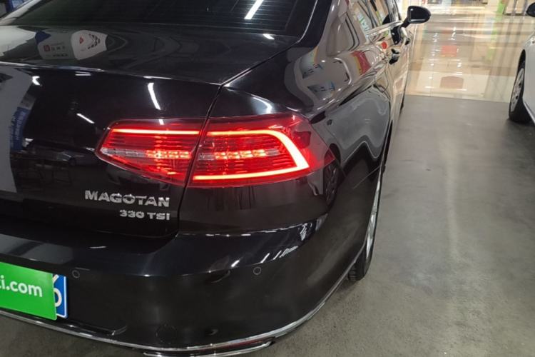 Used Volkswagen Magotan 2019 330TSI DSG Leading Model China VI Standard Right Rear Taillight