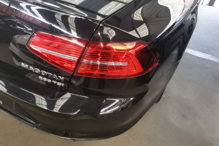 Used Volkswagen Magotan 2019 280TSI DSG Leading Model China V Standard Right Rear Taillight