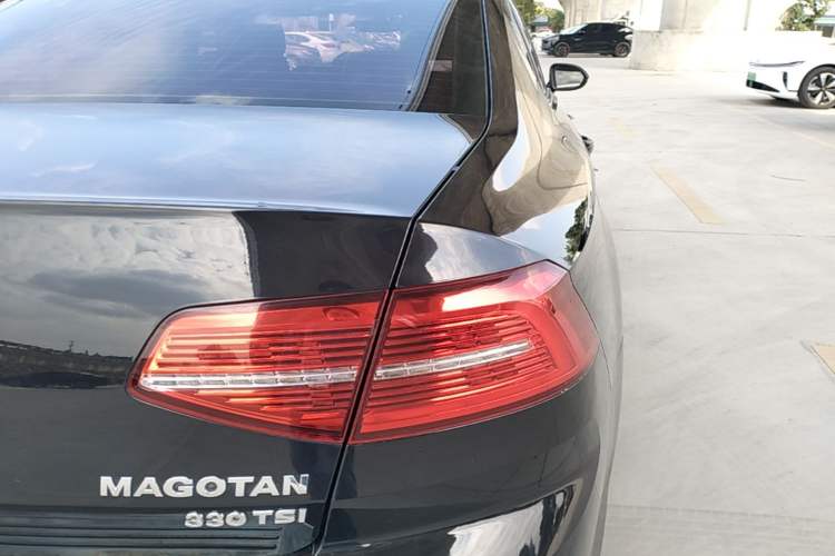 Used Volkswagen Magotan 2019 330TSI DSG Luxury Model China V Standard Right Rear Taillight