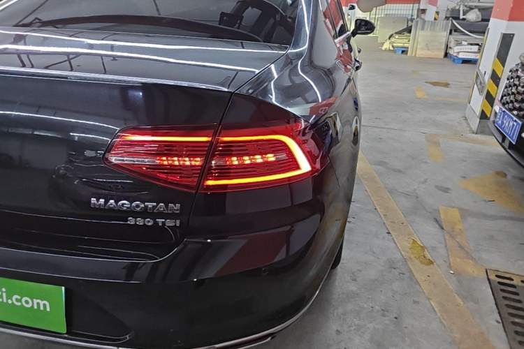 Used Volkswagen Magotan 2019 330TSI DSG Luxury Version China VI Standard Right Rear Taillight