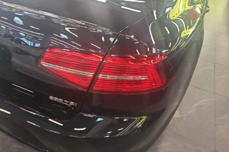 Used Volkswagen Magotan 2019 330TSI DSG Luxury Version China VI Standard Right Rear Taillight