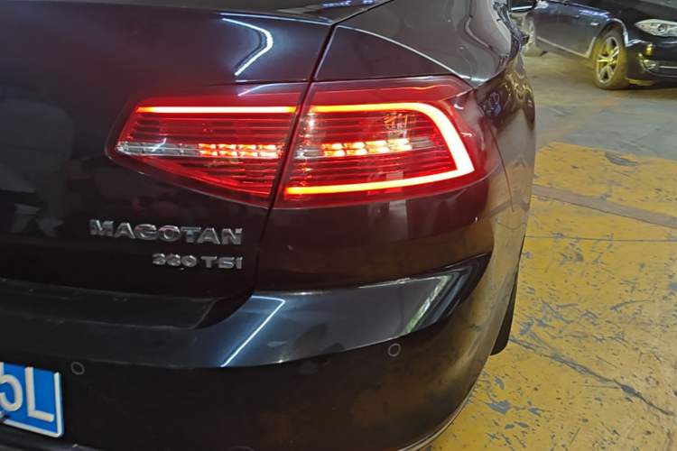 Used Volkswagen Magotan 2019 330TSI DSG Luxury Model China V Standard Right Rear Taillight