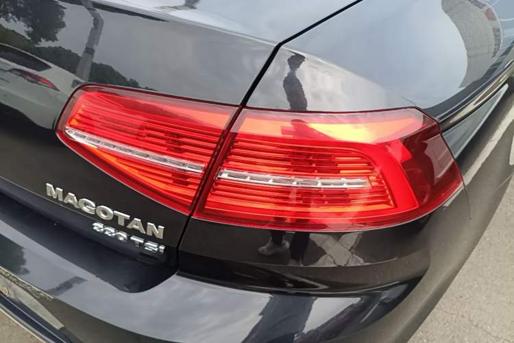 Used Volkswagen Magotan 2019 330TSI DSG Luxury Model China V Standard Right Rear Taillight