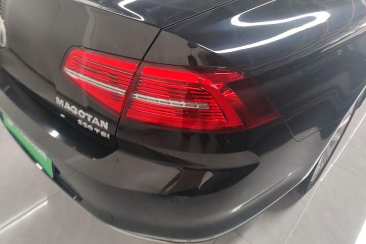 Used Volkswagen Magotan 2019 330TSI DSG Leading Model China VI Standard Right Rear Taillight
