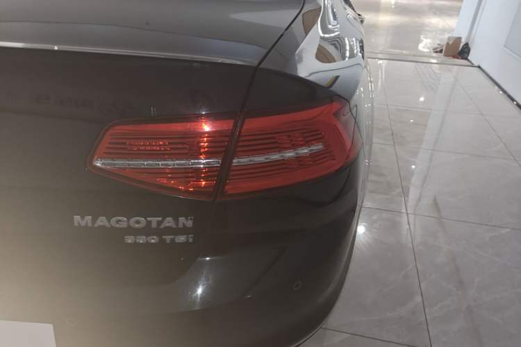 Used Volkswagen Magotan 2019 330TSI DSG Leading Model China VI Standard Right Rear Taillight