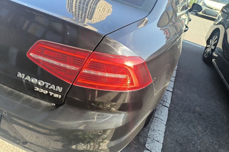 Used Volkswagen Magotan 2019 330TSI DSG Leading Edition China V Standard Right Rear Taillight
