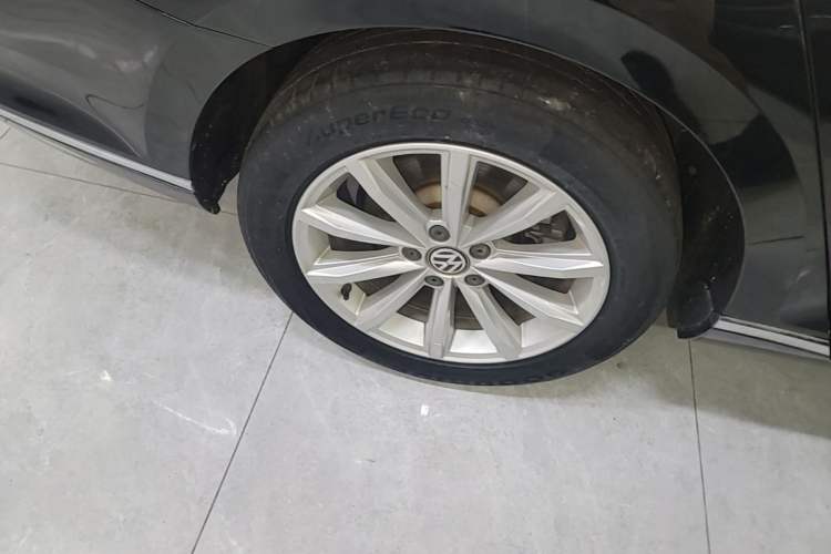 Used Volkswagen Magotan 2019 330TSI DSG Leading Edition China V Standard Right Rear Wheel Hub