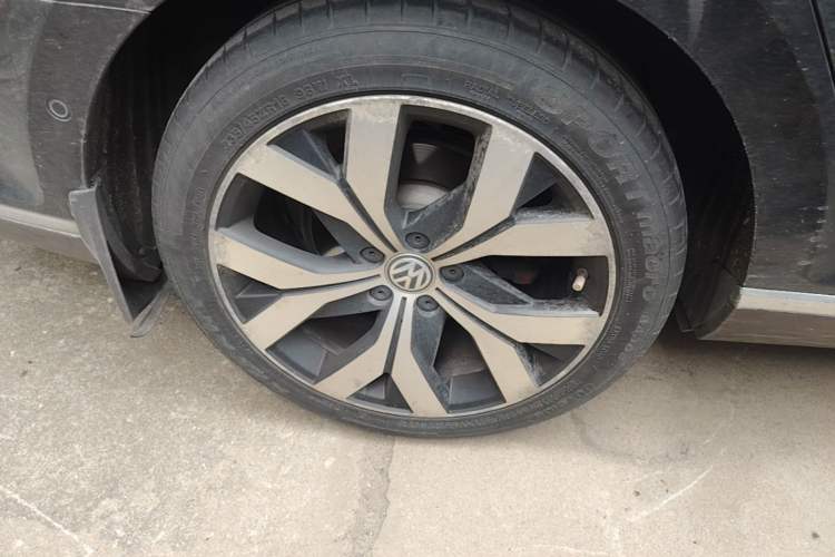 Used Volkswagen Magotan 2019 380TSI DSG Prestige Model China V Standard Right Rear Wheel Hub