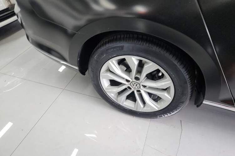 Used Volkswagen Magotan 2019 330TSI DSG Luxury Model China V Standard Right Rear Wheel Hub