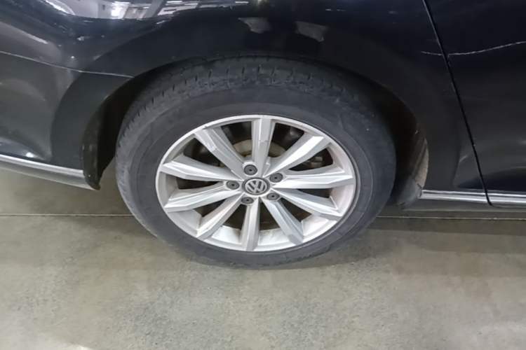Used Volkswagen Magotan 2019 330TSI DSG Leading Edition China V Standard Right Rear Wheel Hub