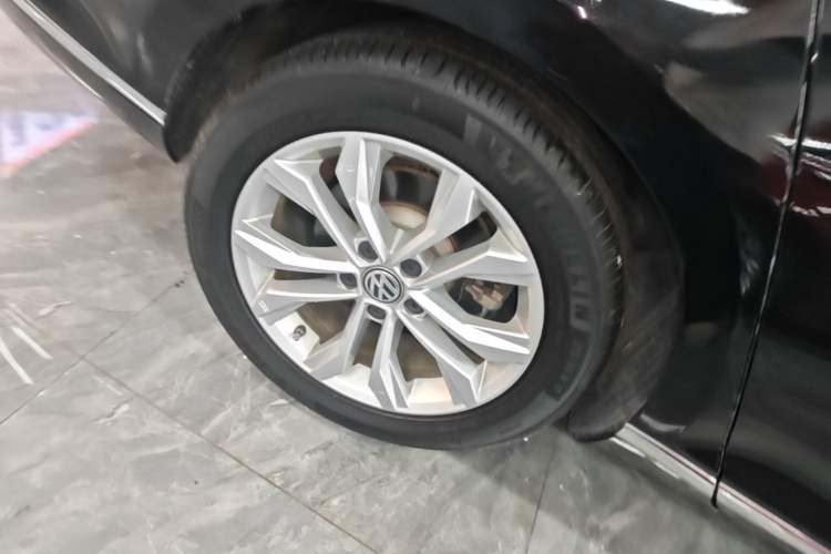 Used Volkswagen Magotan 2019 330TSI DSG Luxury Model China V Standard Right Rear Wheel Hub