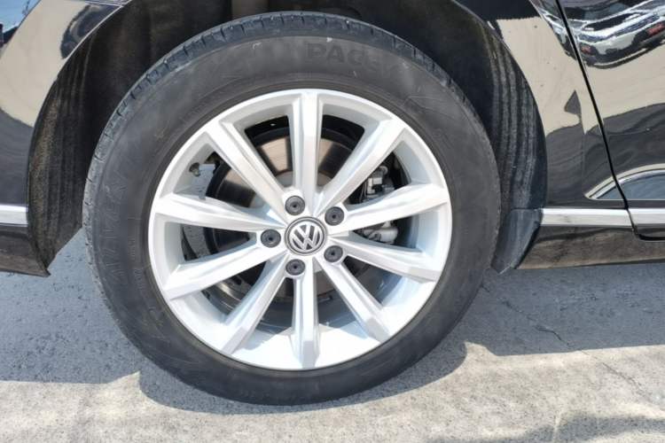 Used Volkswagen Magotan 2019 330TSI DSG Leading Edition China V Standard Right Rear Wheel Hub