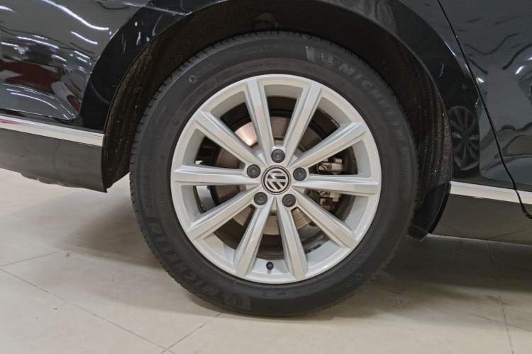Used Volkswagen Magotan 2019 330TSI DSG Leading Edition China V Standard Right Rear Wheel Hub