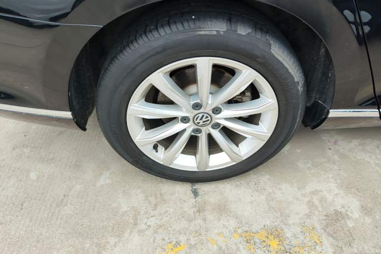 Used Volkswagen Magotan 2019 330TSI DSG Leading Model China VI Standard Right Rear Wheel Hub