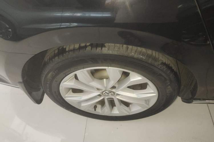 Used Volkswagen Magotan 2019 380TSI DSG Luxury Version China VI Standard Right Rear Wheel Hub