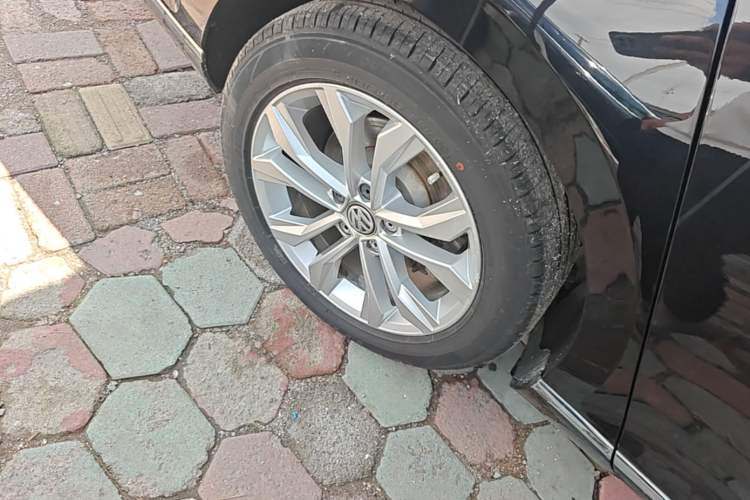 Used Volkswagen Magotan 2019 330TSI DSG Luxury Version China VI Standard Right Rear Wheel Hub