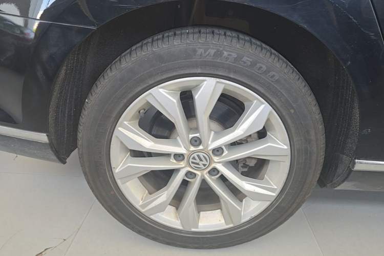 Used Volkswagen Magotan 2019 330TSI DSG Luxury Version China VI Standard Right Rear Wheel Hub