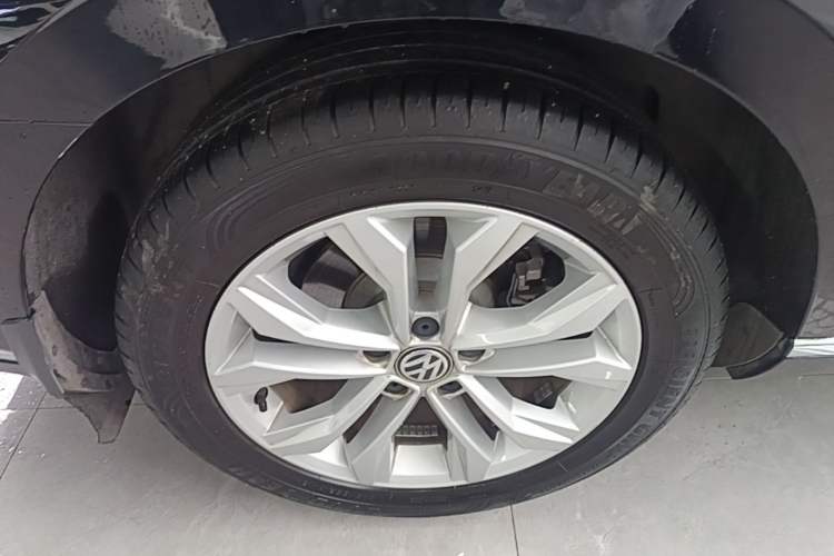 Used Volkswagen Magotan 2019 330TSI DSG Luxury Model China V Standard Right Rear Wheel Hub