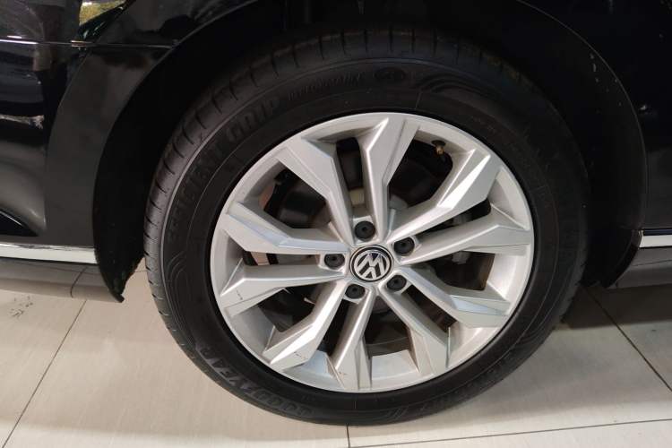 Used Volkswagen Magotan 2019 330TSI DSG Luxury Version China VI Standard Right Rear Wheel Hub