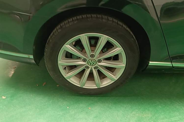 Used Volkswagen Magotan 2019 330TSI DSG Leading Edition China V Standard Right Rear Wheel Hub