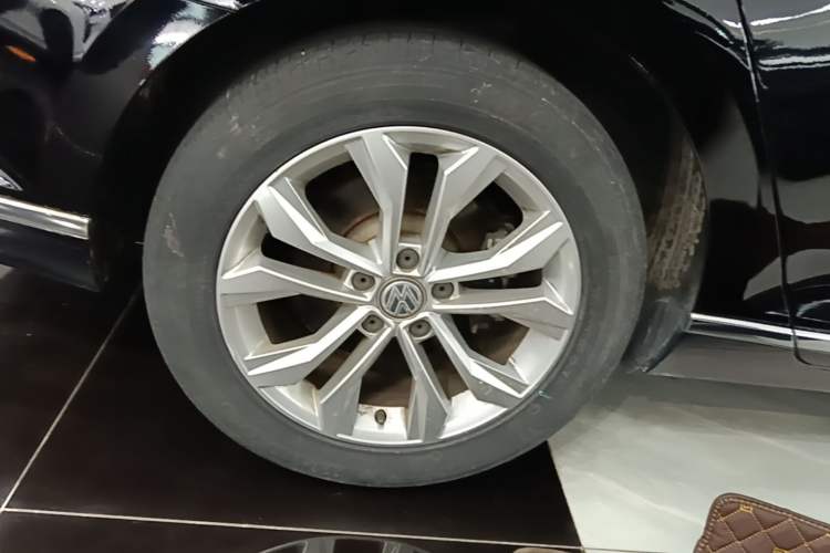 Used Volkswagen Magotan 2019 380TSI DSG Luxury Model China V Standard Right Rear Wheel Hub