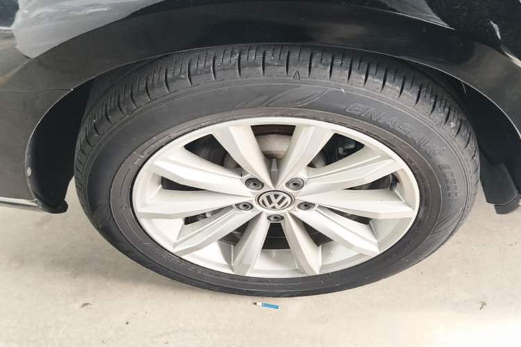 Used Volkswagen Magotan 2019 330TSI DSG Leading Model China VI Standard Right Rear Wheel Hub