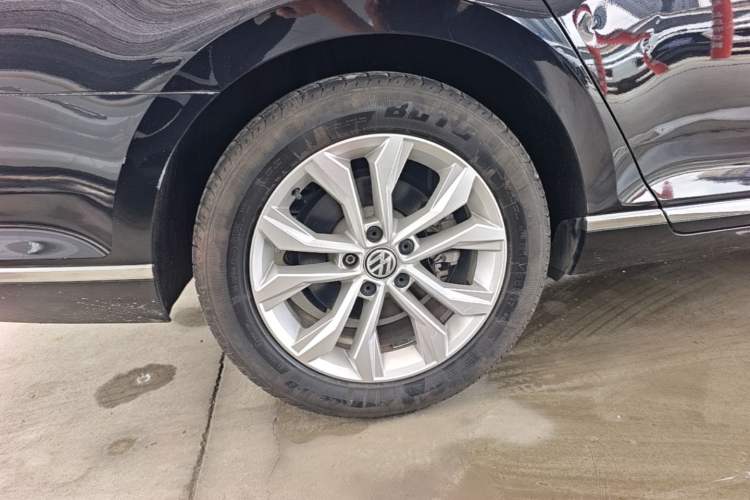 Used Volkswagen Magotan 2019 330TSI DSG Luxury Version China VI Standard Right Rear Wheel Hub