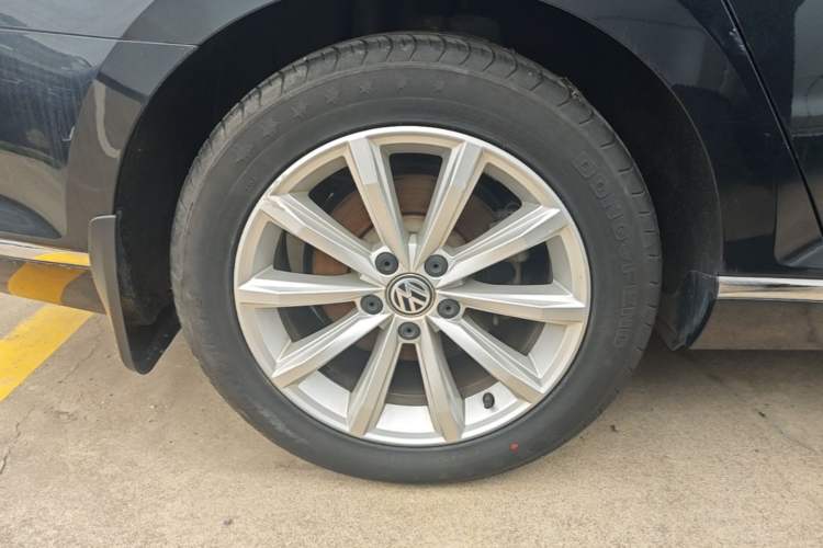 Used Volkswagen Magotan 2019 330TSI DSG Leading Model China VI Standard Right Rear Wheel Hub
