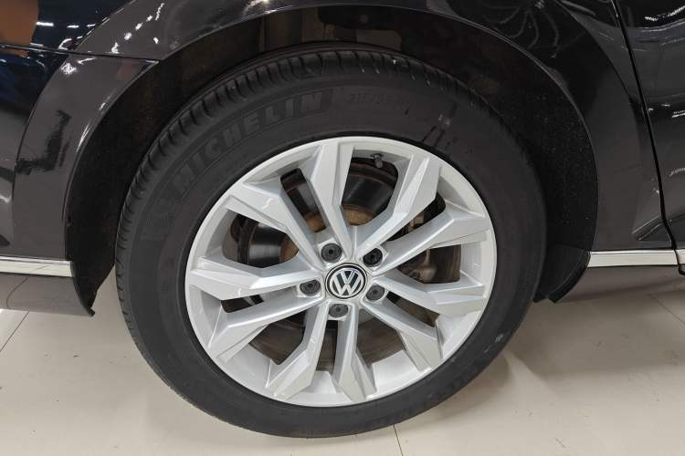 Used Volkswagen Magotan 2019 330TSI DSG Luxury Model China V Standard Right Rear Wheel Hub
