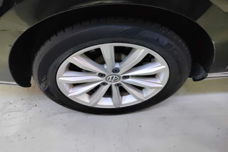 Used Volkswagen Magotan 2019 330TSI DSG Leading Model China VI Standard Right Rear Wheel Hub