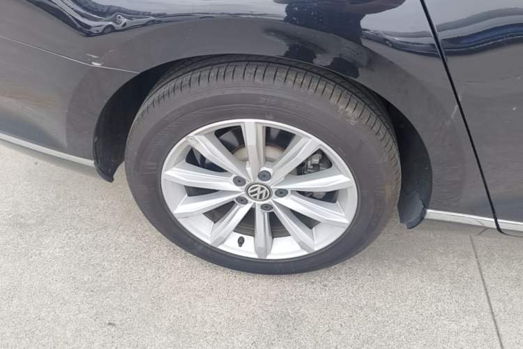 Used Volkswagen Magotan 2019 330TSI DSG Leading Model China VI Standard Right Rear Wheel Hub