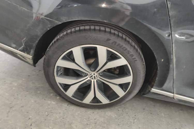 Used Volkswagen Magotan 2019 280TSI DSG Comfort Model China V Standard Right Rear Wheel Hub
