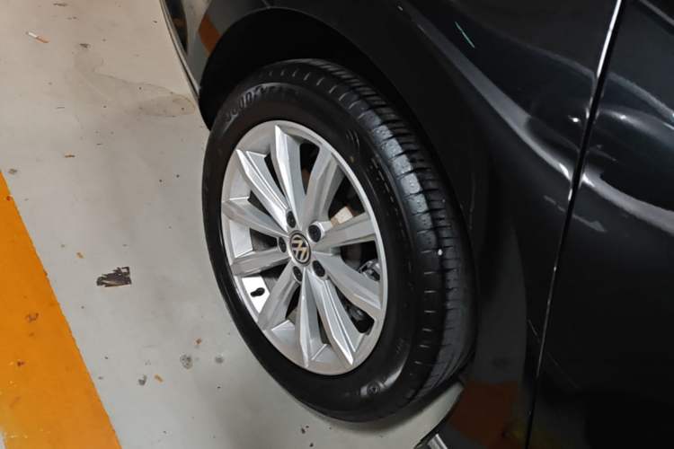 Used Volkswagen Magotan 2019 330TSI DSG Leading Edition China V Standard Right Rear Wheel Hub