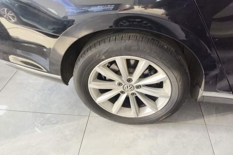 Used Volkswagen Magotan 2019 330TSI DSG Leading Model China VI Standard Right Rear Wheel Hub