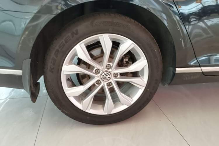 Used Volkswagen Magotan 2019 330TSI DSG Luxury Version China VI Standard Right Rear Wheel Hub