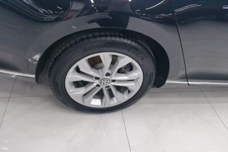 Used Volkswagen Magotan 2019 330TSI DSG Luxury Model China V Standard Right Rear Wheel Hub