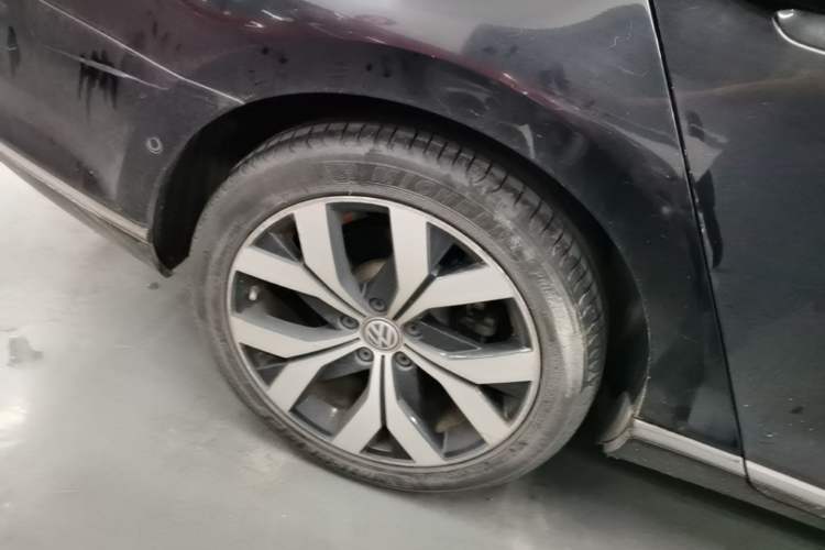 Used Volkswagen Magotan 2019 330TSI DSG Luxury Version China VI Standard Right Rear Wheel Hub