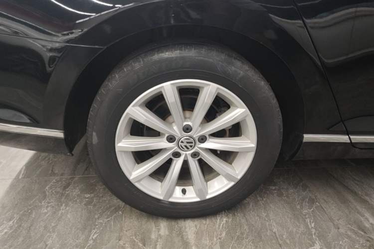 Used Volkswagen Magotan 2019 330TSI DSG Leading Model China VI Standard Right Rear Wheel Hub