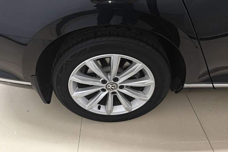 Used Volkswagen Magotan 2019 330TSI DSG Leading Model China VI Standard Right Rear Wheel Hub