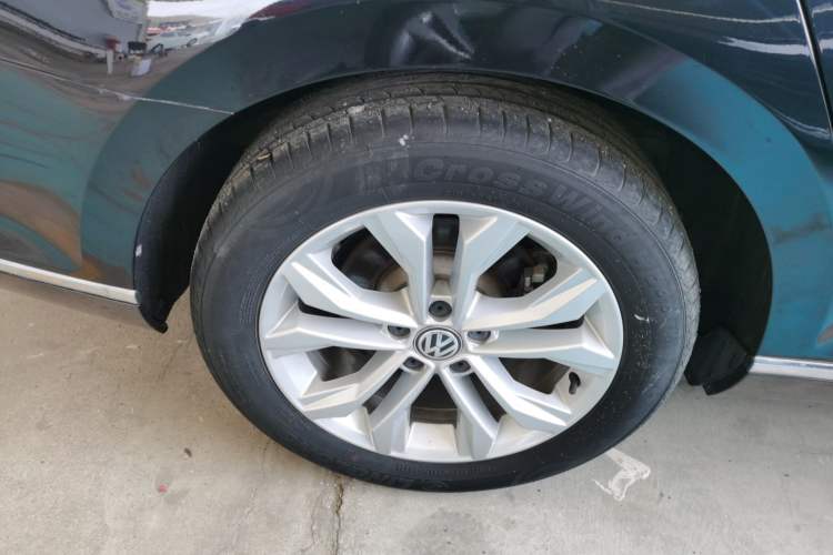 Used Volkswagen Magotan 2019 330TSI DSG Luxury Version China VI Standard Right Rear Wheel Hub