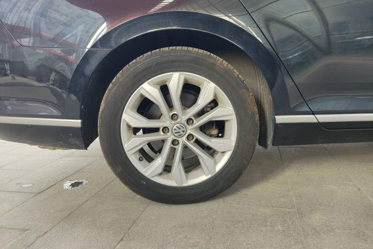 Used Volkswagen Magotan 2019 330TSI DSG Luxury Version China VI Standard Right Rear Wheel Hub