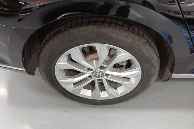 Used Volkswagen Magotan 2019 330TSI DSG Luxury Version China VI Standard Right Rear Wheel Hub