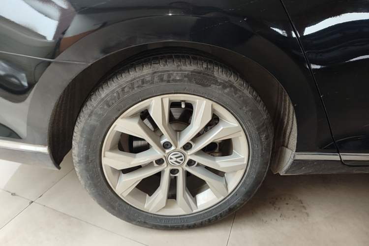 Used Volkswagen Magotan 2019 330TSI DSG Luxury Model China V Standard Right Rear Wheel Hub